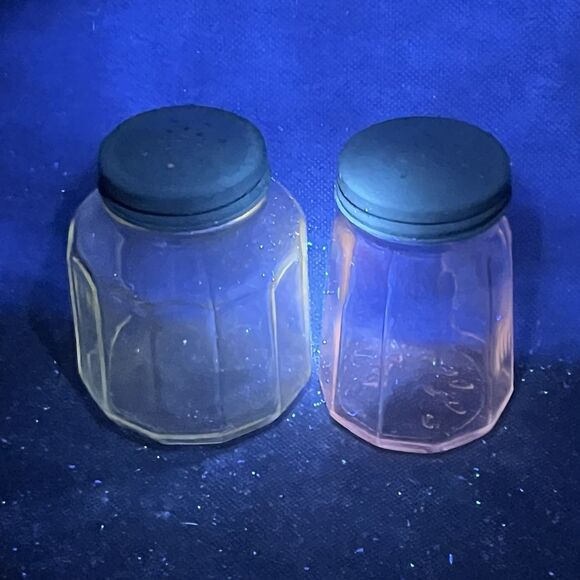 Vintage G. C. Co Paneled Clear Glass Black Metal Lid Salt & Pepper Shaker-UV - Picture 2 of 15